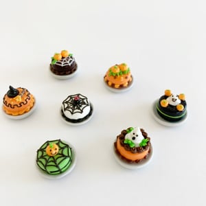 Image of Dollhouse Halloween Mini Cakes