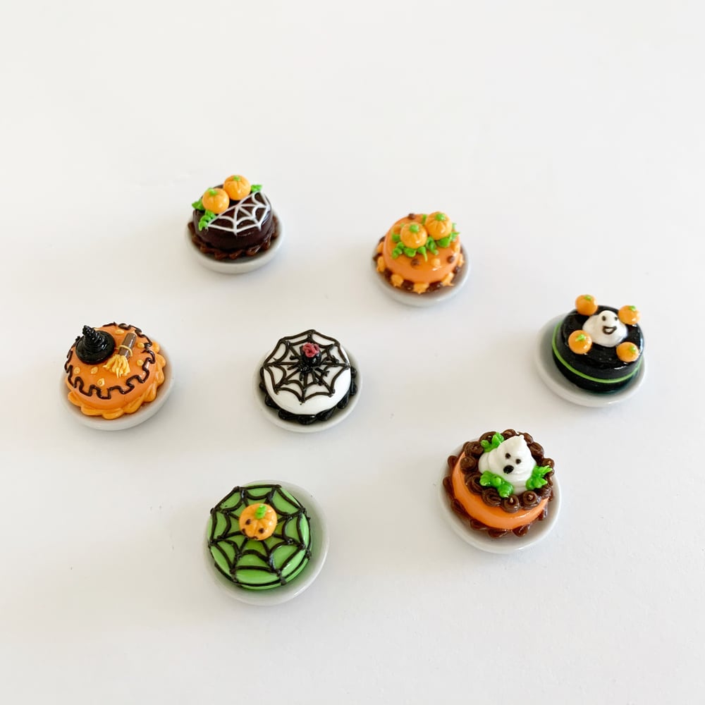 Image of Dollhouse Halloween Mini Cakes