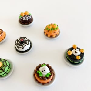 Image of Dollhouse Halloween Mini Cakes