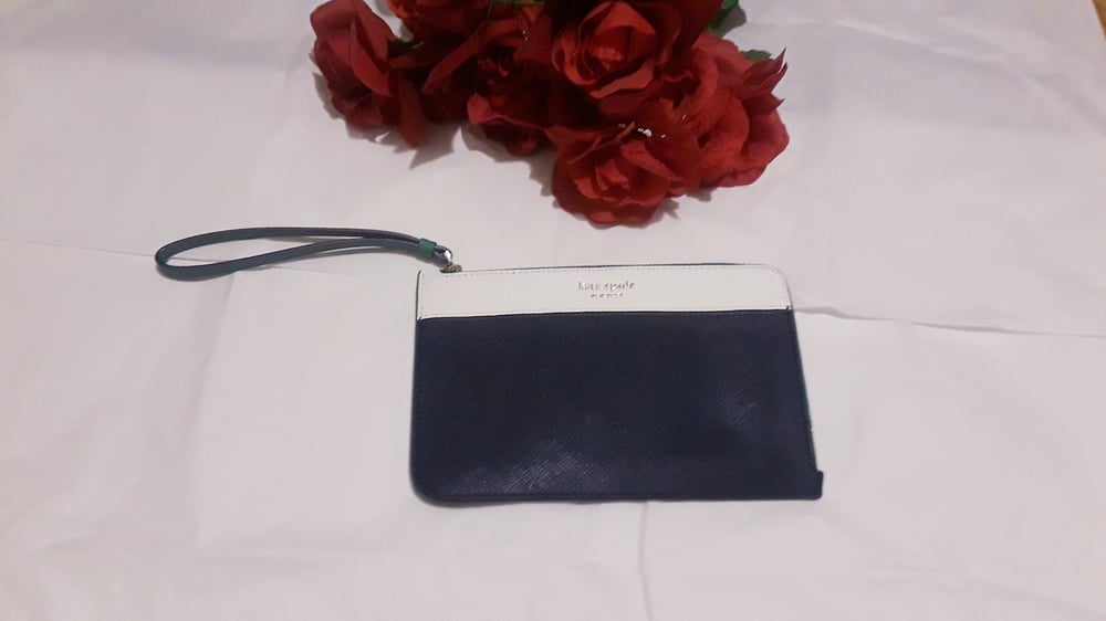 Image of KATE SPADE WRISTLET L-SHAPED ZIPPER CLOSURE