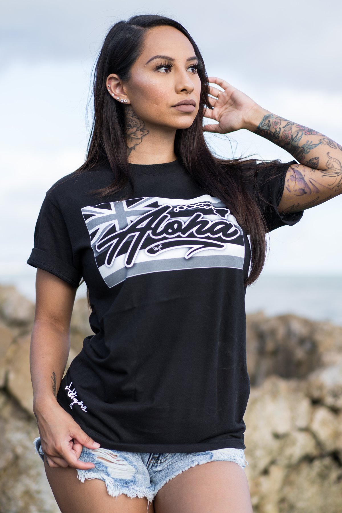 Aloha Islands Greyscale Flag Tee (Black)