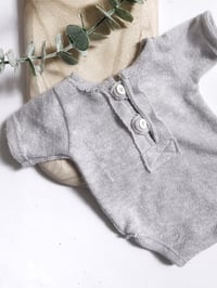 Image 2 of Newborn boys bodysuit Patrick - grey | photo props