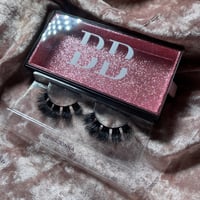 Image 3 of Primadonna Lash.