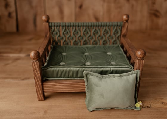 Image of « whisky brown bench with olive mattress and pillow - pre order »
