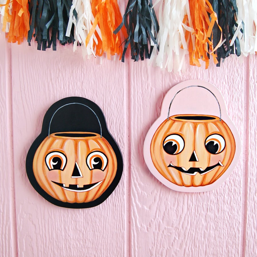 Image of Jack o‘ Lantern treat bucket plaque (your choice black or pink) 