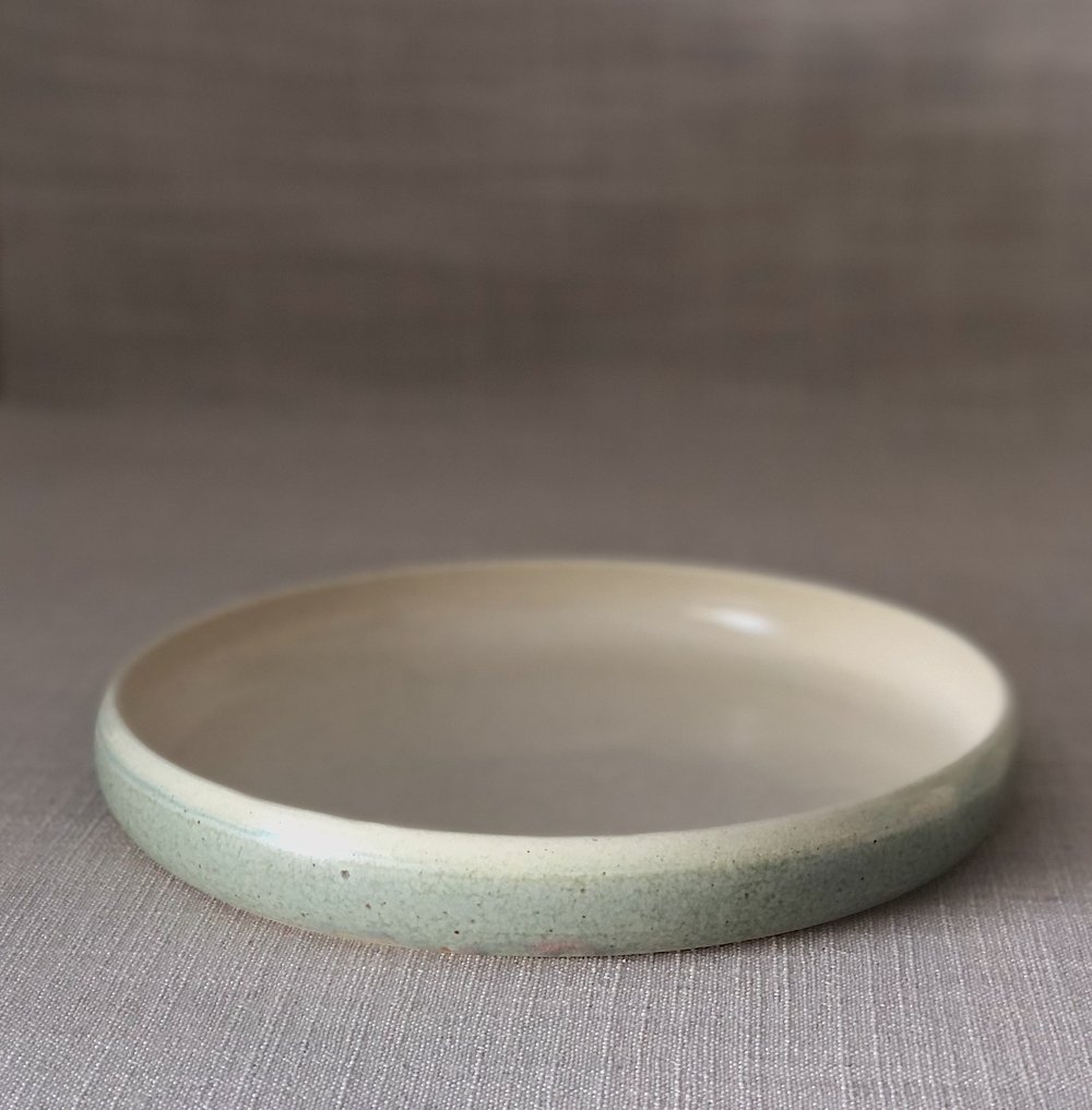 Image of NATURE CURVED DINNER PLATE