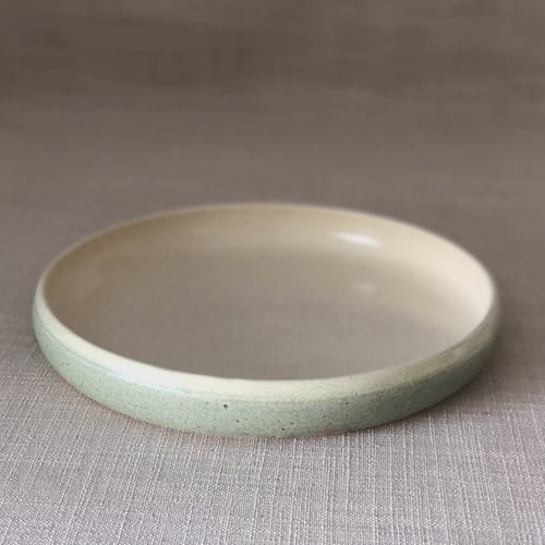 Image of NATURE CURVED DINNER PLATE 