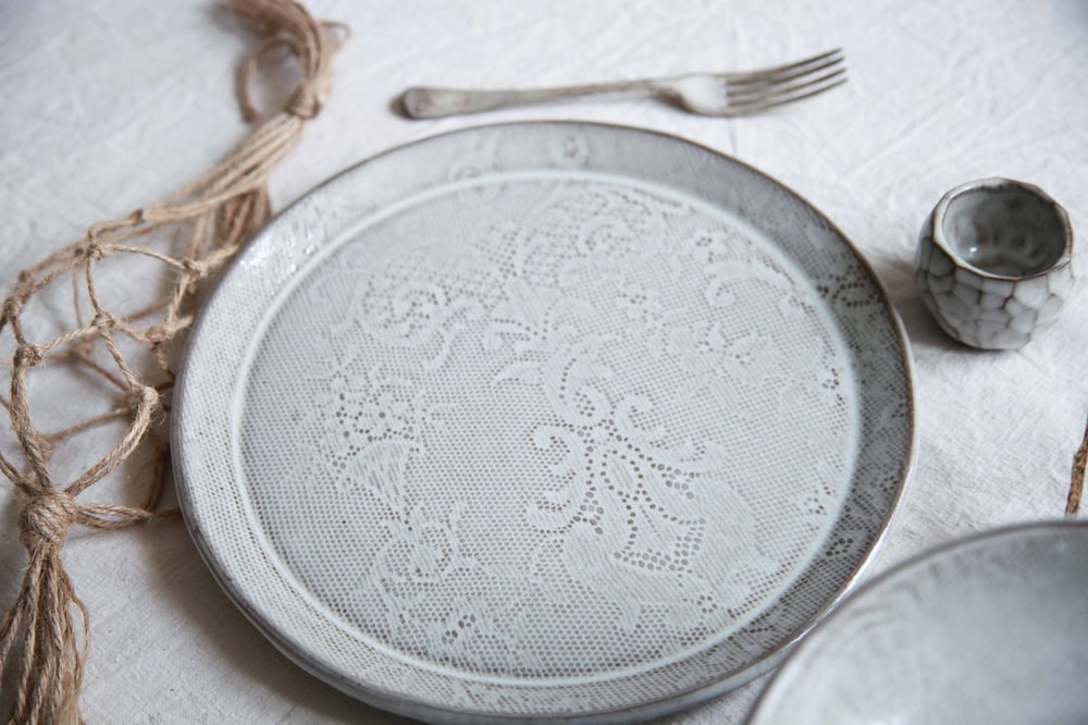 Image of Dinner plate, lace patterned. 