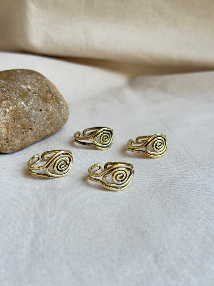 Image of Hand crafted adjustable brass ring / SPIRAL