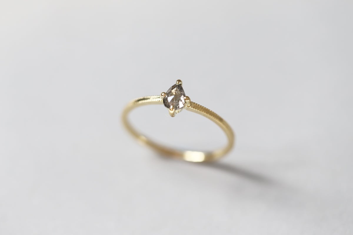 Image of 18ct gold, pear shape 'salt and pepper' diamond ring (IOW157)