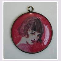 Image 1 of Médaillon résine :  Artist faces