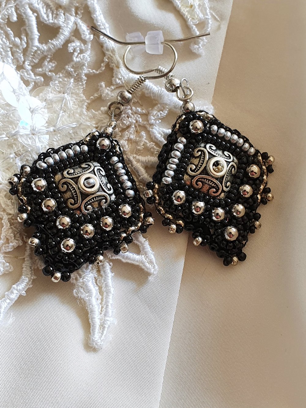 Image of Boucles d'oreilles brodées BRETONNES