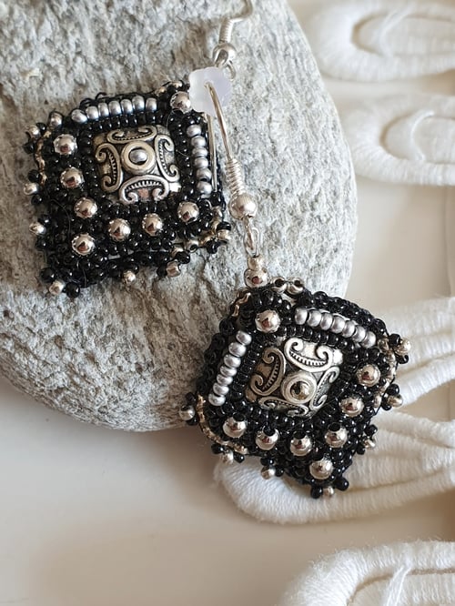 Image of Boucles d'oreilles brodées BRETONNES