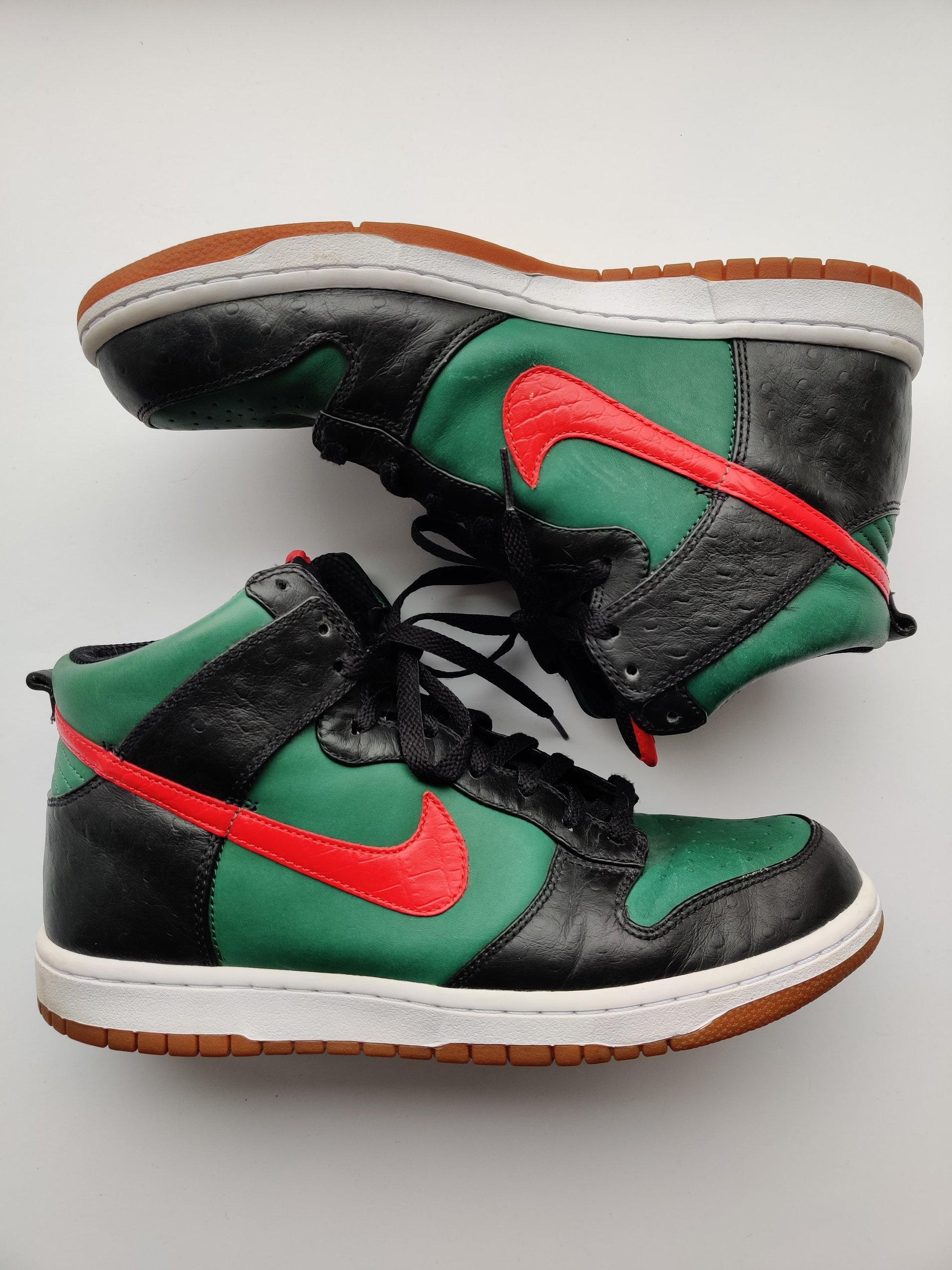 nike dunk high supreme spark le east
