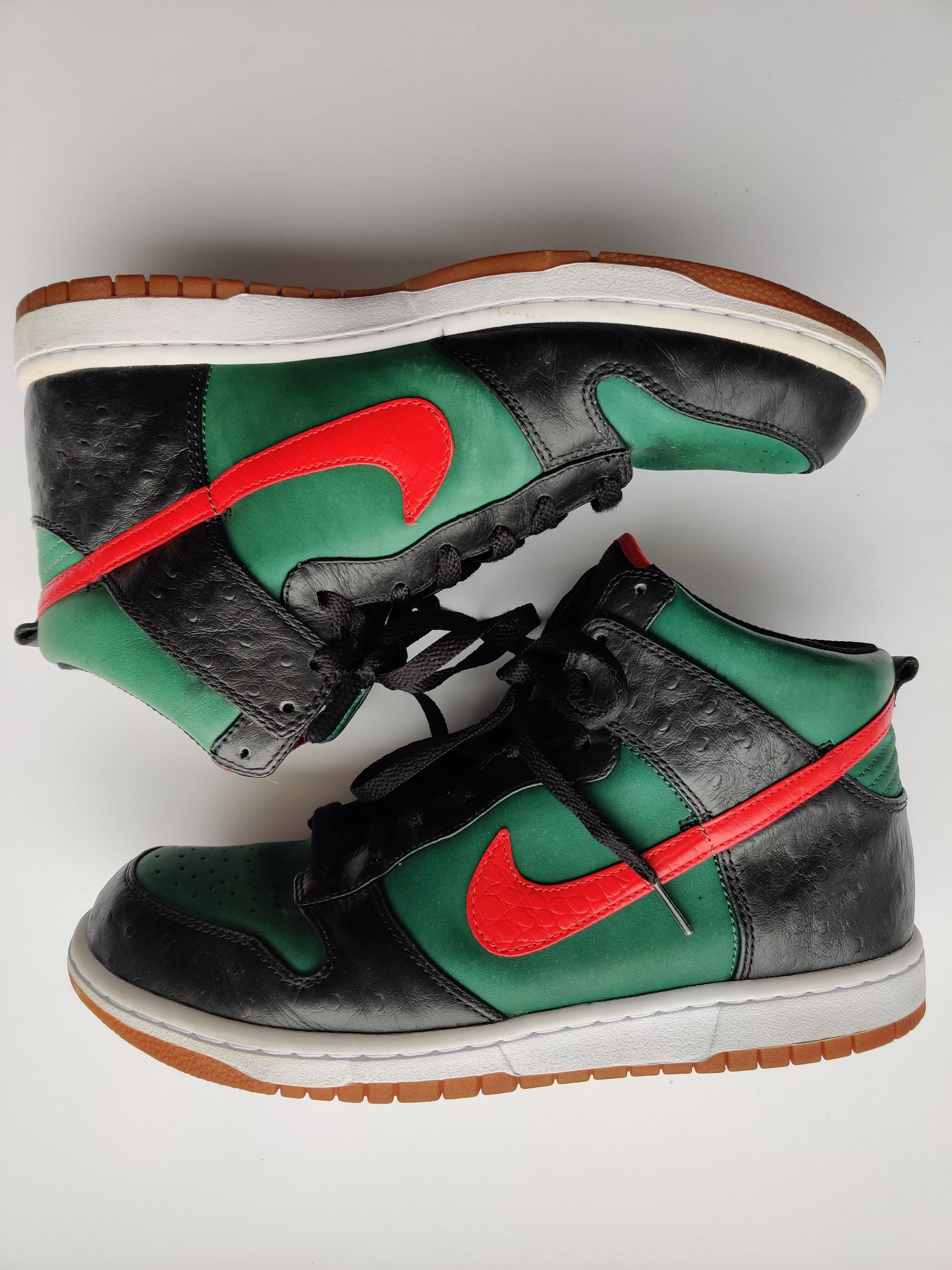 nike dunk high supreme spark le east
