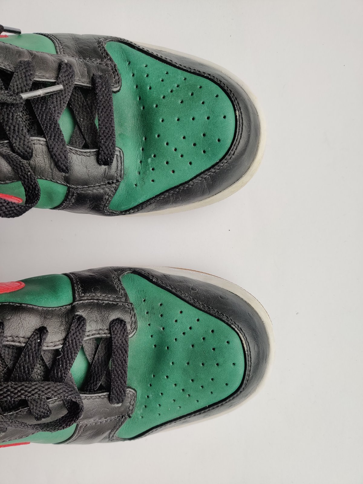 nike dunk high supreme spark le east