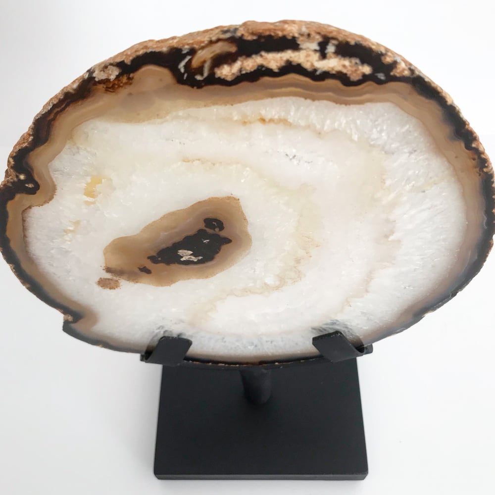 Image of Quartz/Agate Slice no.35 + Matte Black Stand