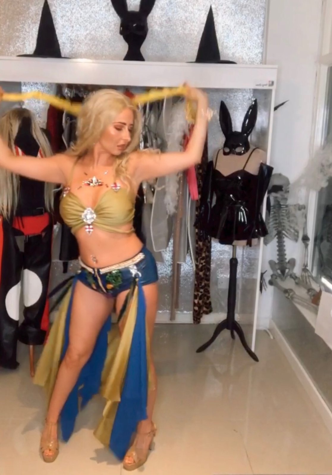 Britney Spears Slave 4 U Cosplay Slave 
