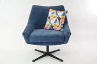 Image 5 of Fauteuil coquille pivotante bleue piètement noir