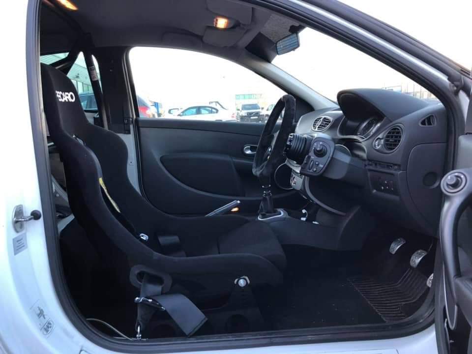 Clio 3RS Steering Wheel Lowering Kit