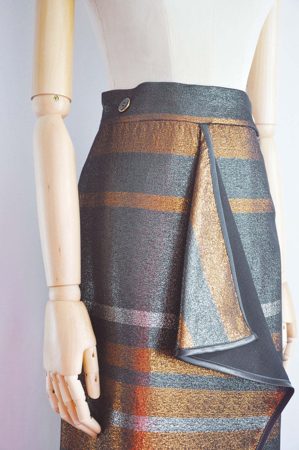 Lola Skirt in Lurex