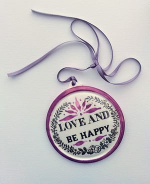 Medallion wall plaque - Love and be Happy