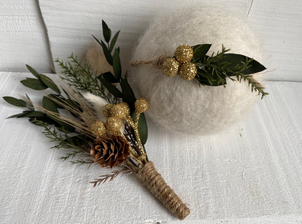 Image of Christmas bouquet and tieback - golds