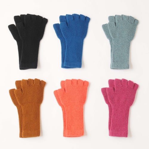 Image of Moss Fingerless Gloves