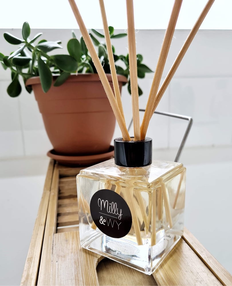 Image of Luxury Monochrome Reed Diffuser