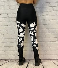Image 2 of Spooky Ghost Leggings