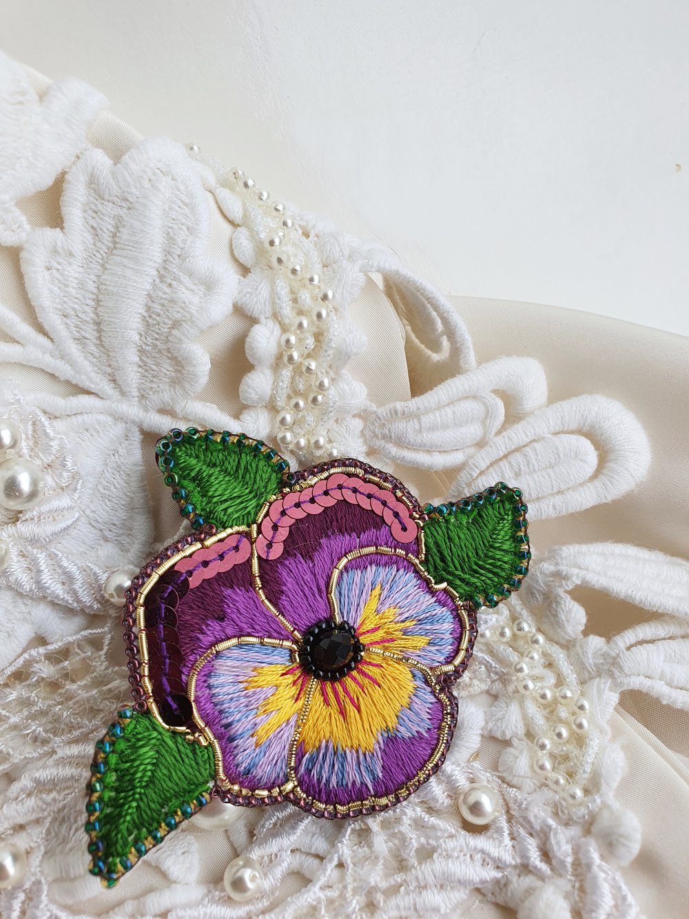 Image of Broche pins Pensée mauve