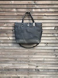 Image 5 of Black tote bag in waxed canvas with leather bottom and cross body strap