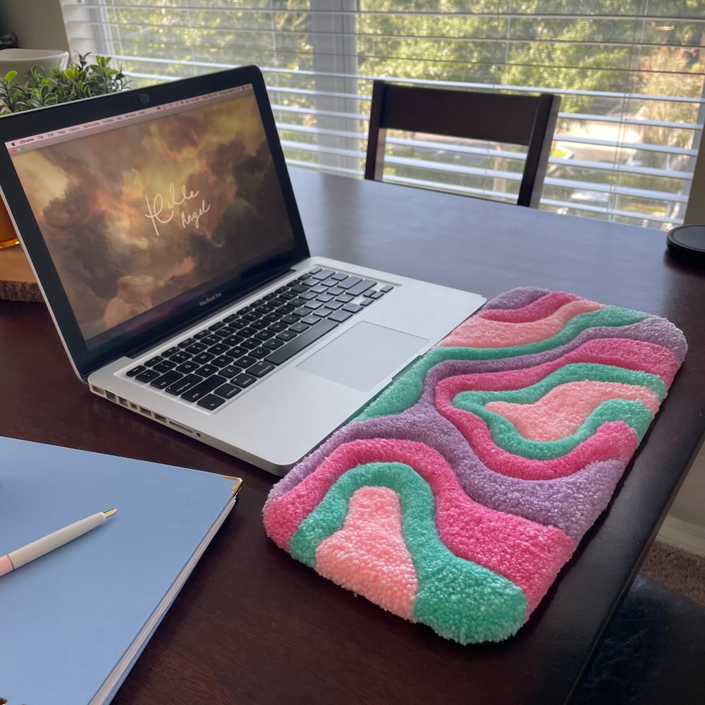Fluffy GROOVY GIRLY keyboard 