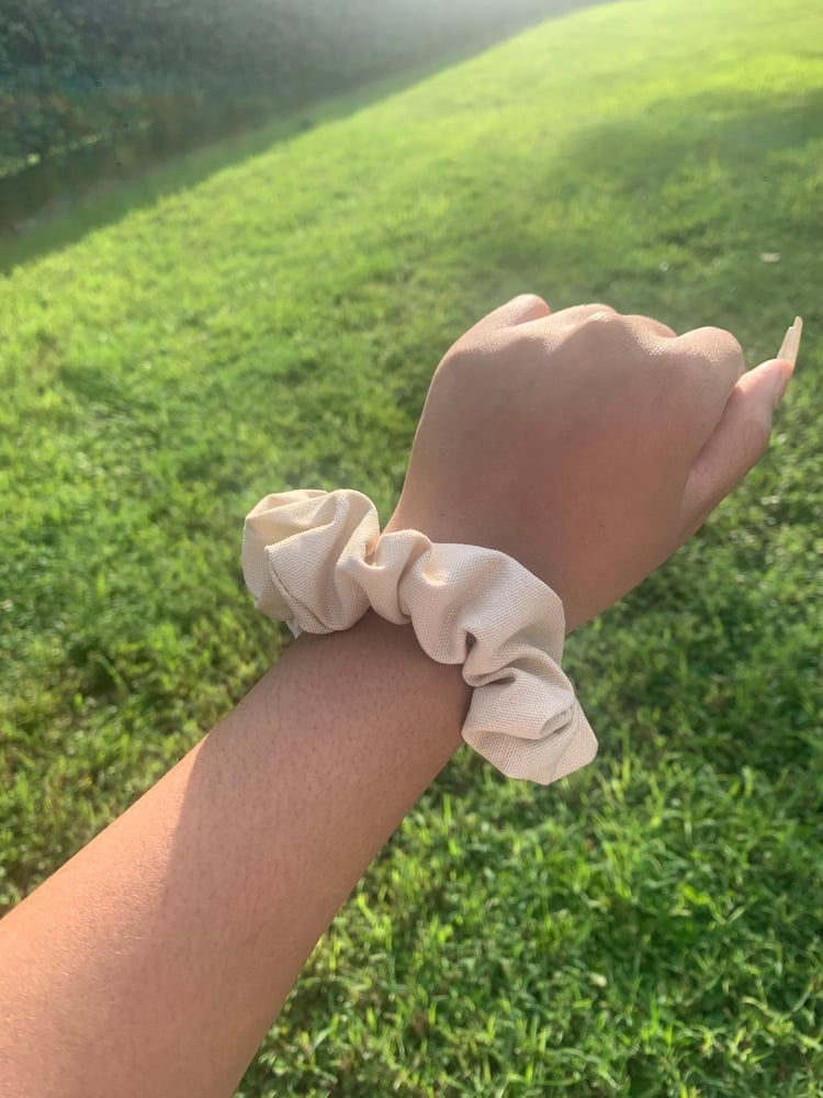 Image of Tan scrunchie 