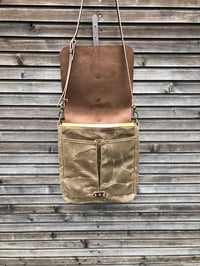 Image 4 of Messenger bag in waxed canvas with leather closing flap and adjustable shoulderstrap UNISEX