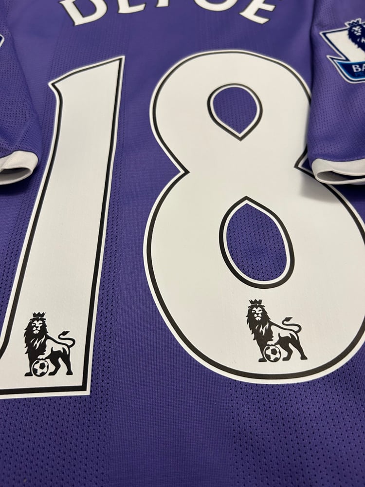 Image of PRE ORDER: Tottenham Hotspur “DEFOE 18” 2011/12 Away Poppy Shirt + patches (L)