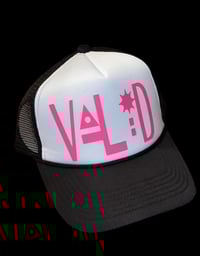 Valid net trucker hat