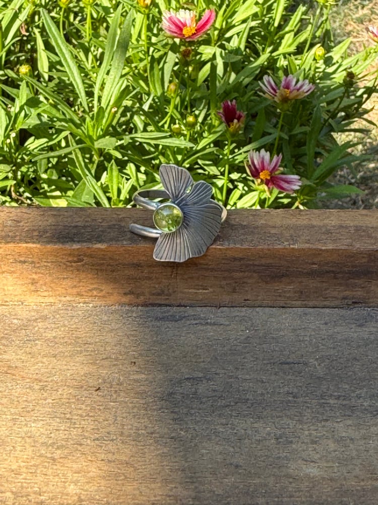 Image of Classic Ginkgo Leaf Ring with Peridot