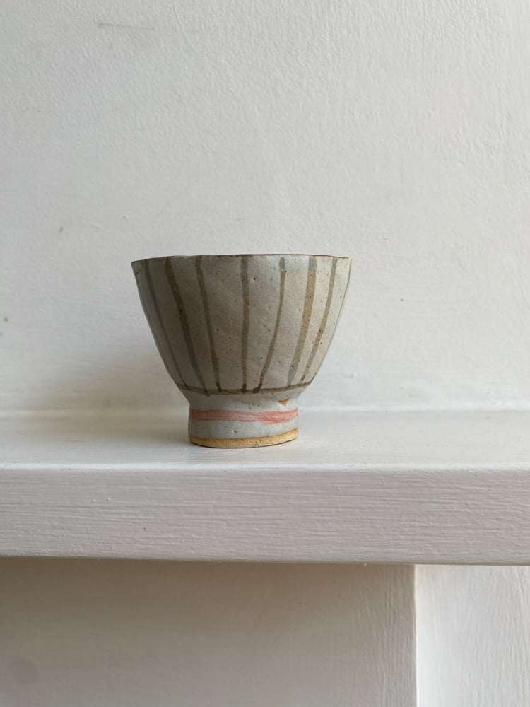 Deep footed Bowl (black lines)