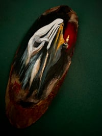 Image 2 of Fantasma con vela sobre rodaja de madera 