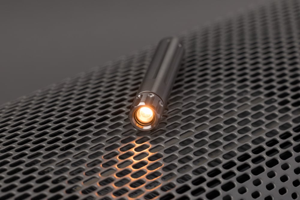 Sapphire 1910K ultra warm white keychain flashlight | Kōsen Fine