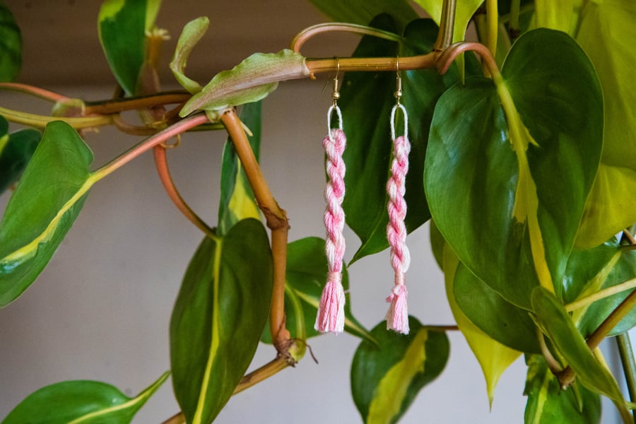 Image of pink twist earrings 