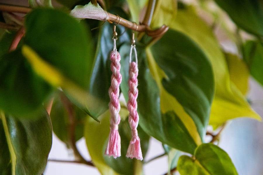 Image of pink twist earrings 