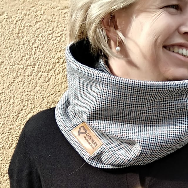 Image of Cuello doble pata de gallo 