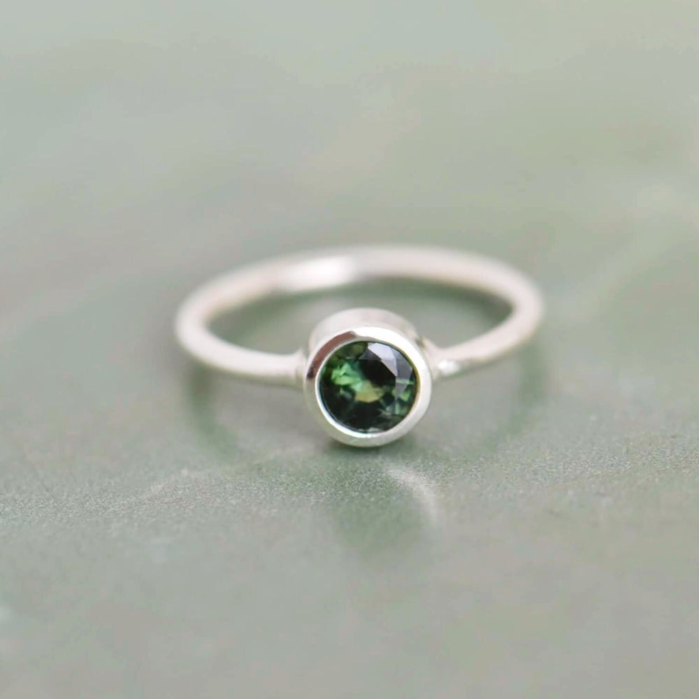 Image of Tanzania Green Sapphire round cut clasisic silver ring
