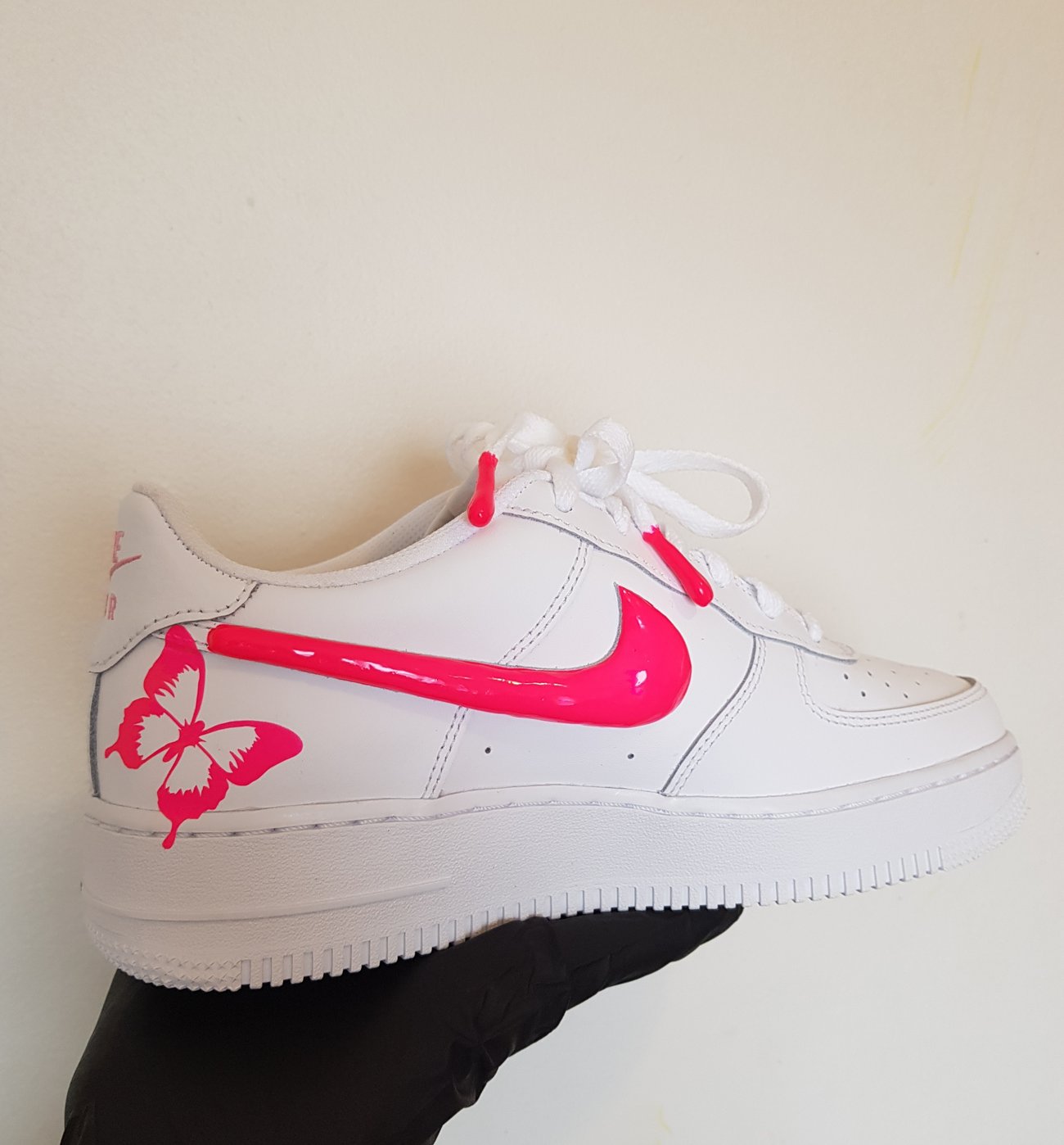 nike air force 1 white neon