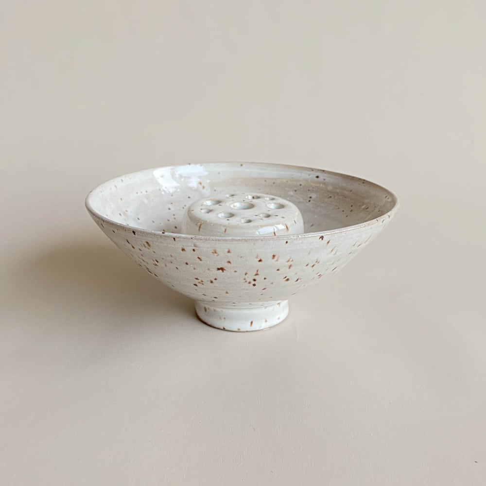 Image of Speckled ceramic bowl + frog set/ single flower frog