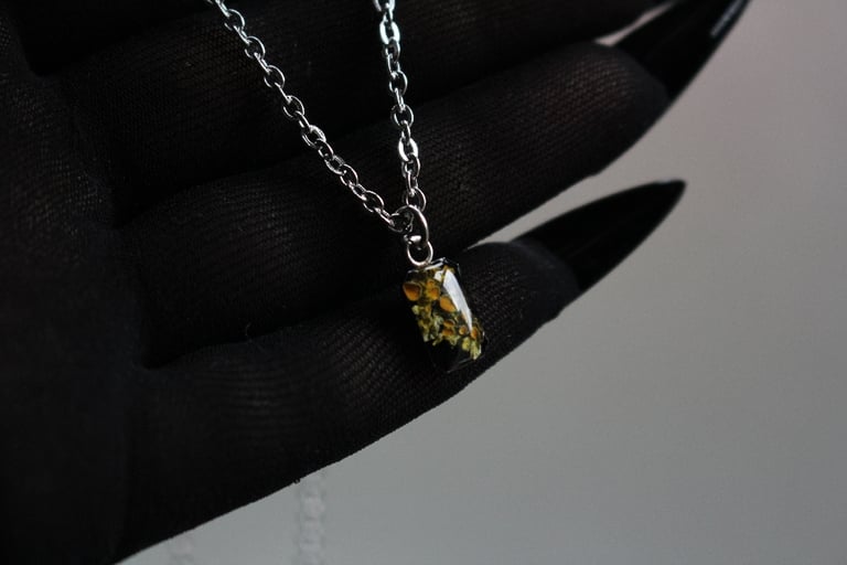 dead good tiny lichen pendant Image 5