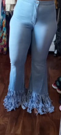 Image 3 of LIGHT SUPER STRETCHY HIGHWAIST FRINGE BOTTOM JEANS