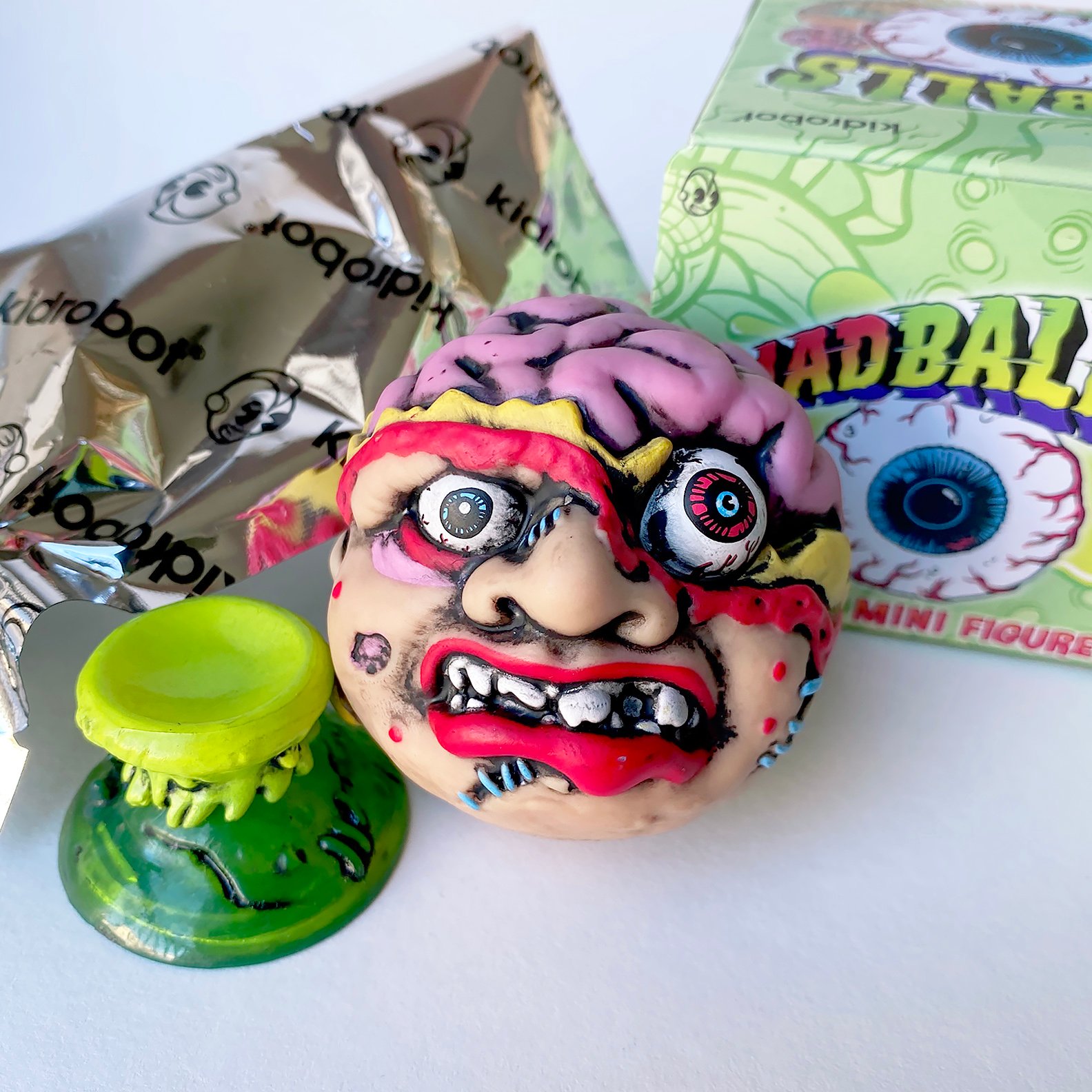 Details about   Kidrobot Mad Balls Vinyl Mini Series Bash Brain Figure 